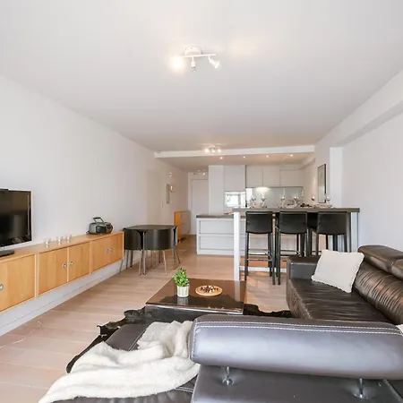 Huswell - Beachside 3-bedroom Duplex Near Sea *