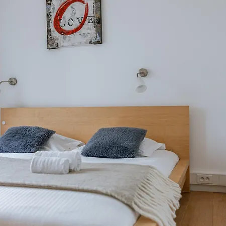 Huswell - Beachside 3-bedroom Duplex Near Sea