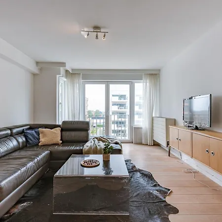 Huswell - Beachside 3-bedroom Duplex Near Sea